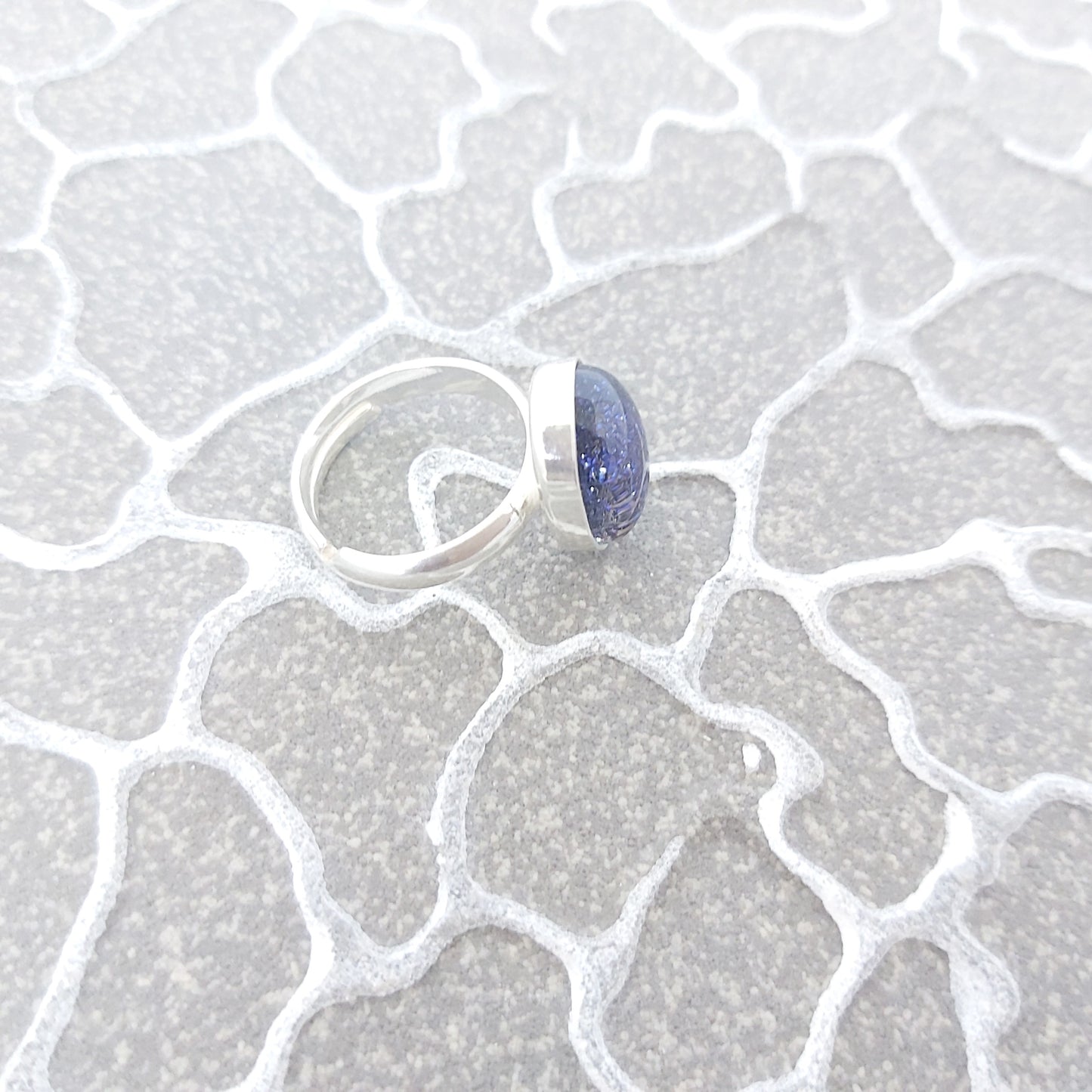 Handsmidd, Justerbar Ring av Silver med Silverinfattat Handgjort Dikroiskt Glas (925 Sterling Silver)