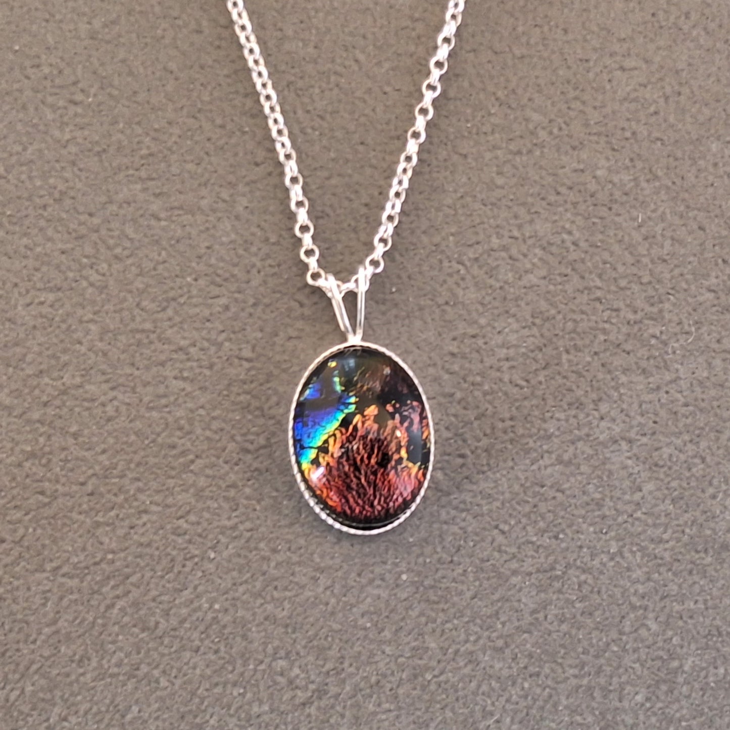 Smält glas halsband