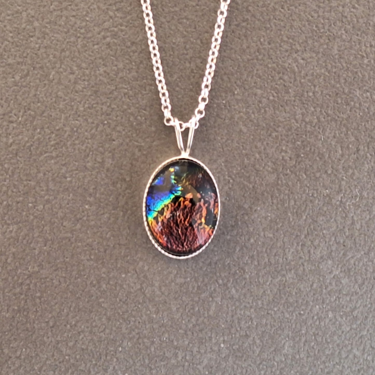 Smält glas halsband